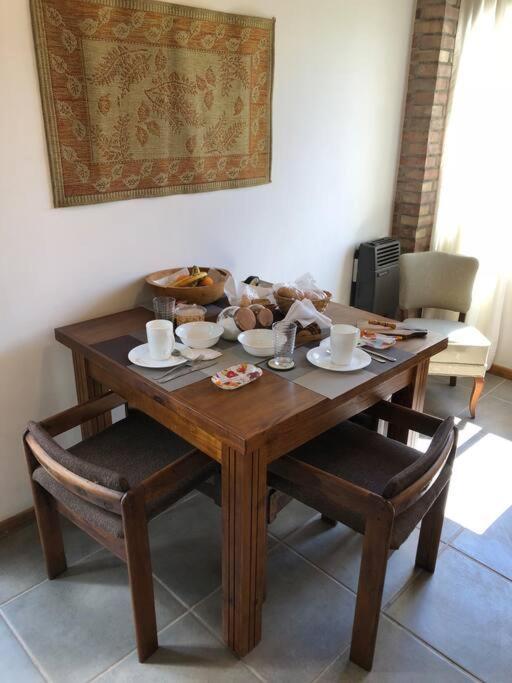 Stunning Modern In Gated Community Apartment *